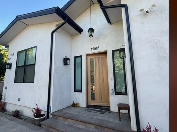 22520 Clarendon St, Woodland Hills, CA 91367
