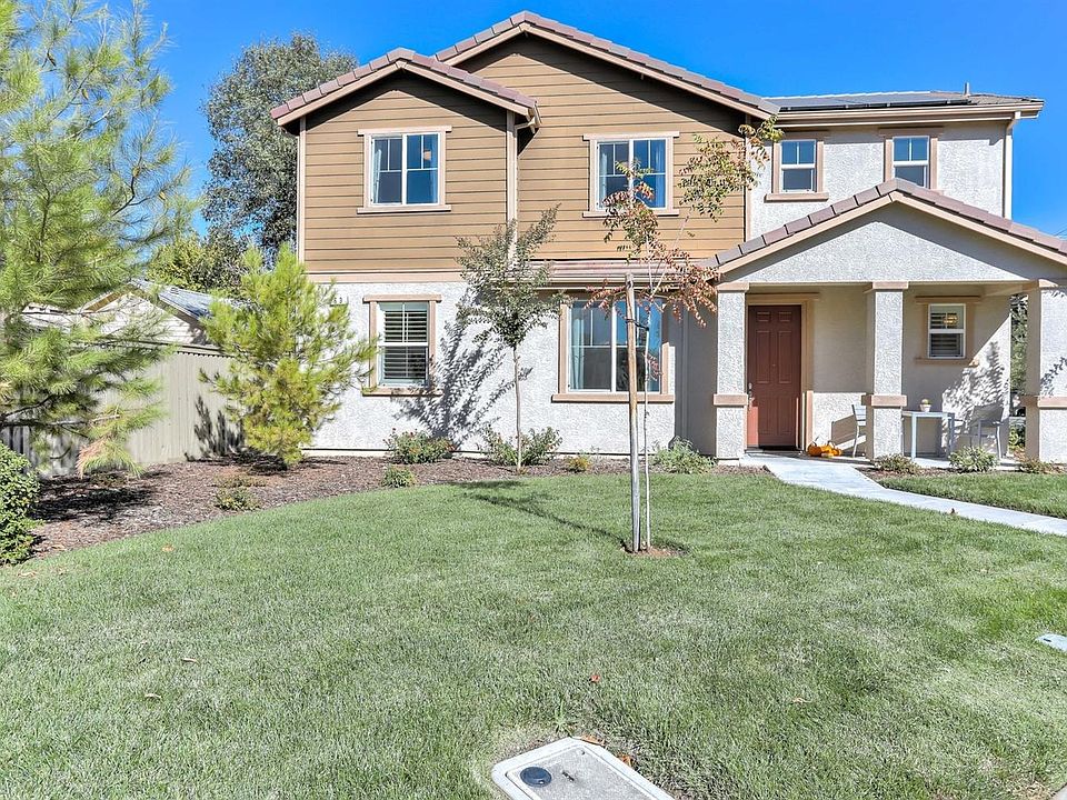 2nd image of 63 Crystalwood Cir