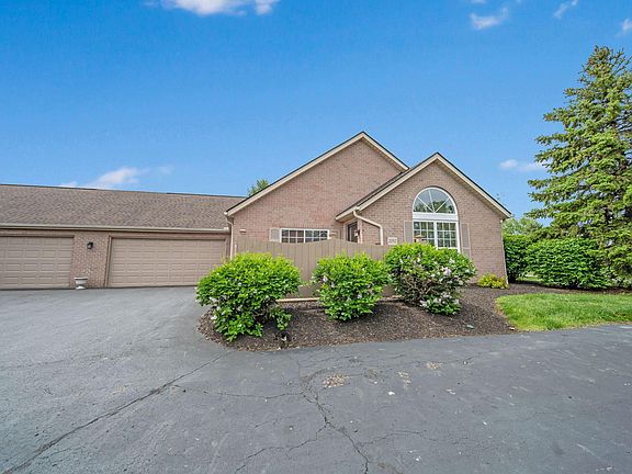 2nd image of 2052 Farmbrook Cir N