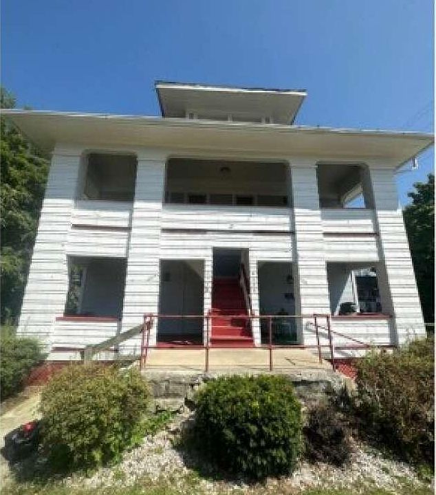 1st image of 204 W Johnny Lytle Ave