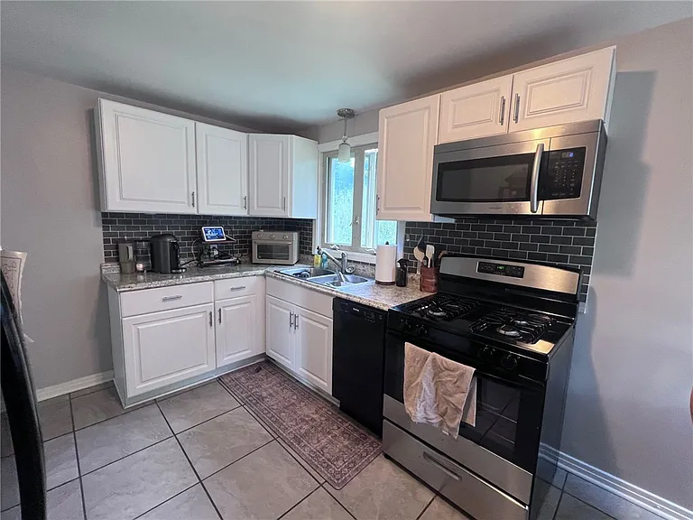 17 Pleasant View Dr — Photo 9