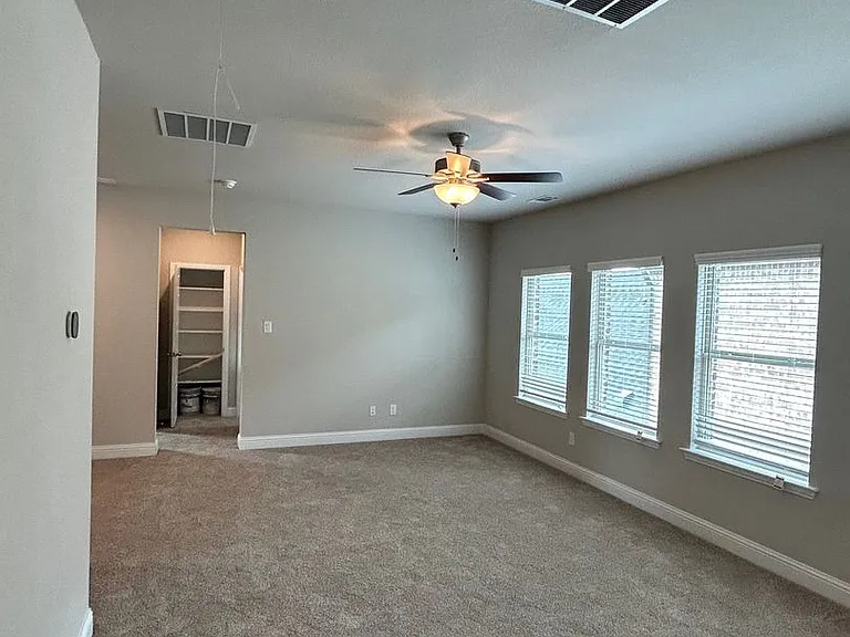 4561 Refugio Dr — Photo 2