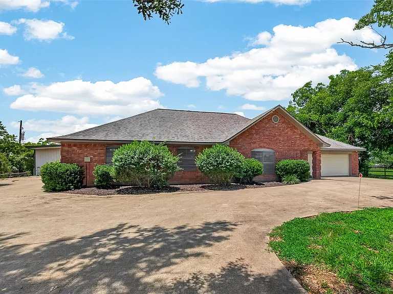 1012 Lilley Rd — Photo 1