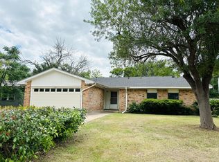 2003 N Lynn St, Taylor, TX 76574