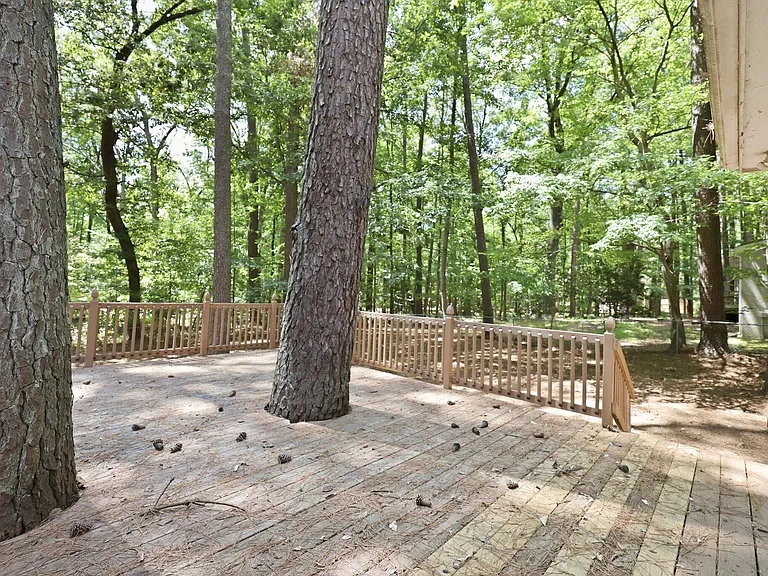 139 Windsor Cir — Photo 21