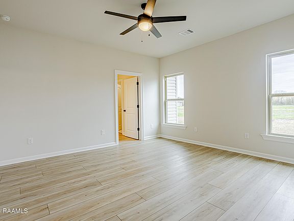 5th image of 211 Cainwood Ct