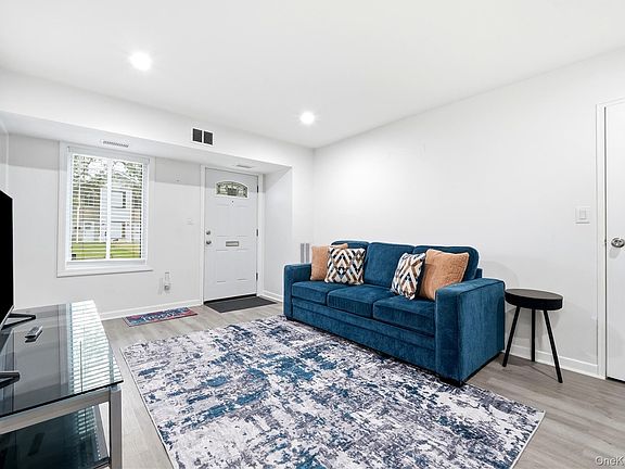 5th image of 15 Sierra Court #15