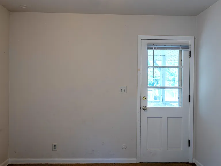 944 E Street — Photo 17