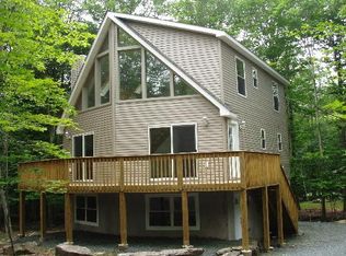 9 Mountain Top Ln, Lake Ariel, PA 18436