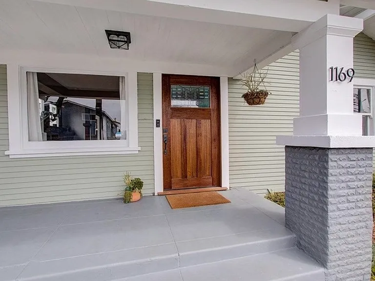 E 17th St — Photo 3