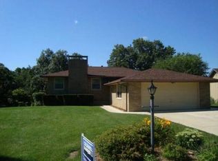 18 Olympia Fields Dr, Pekin, IL 61554