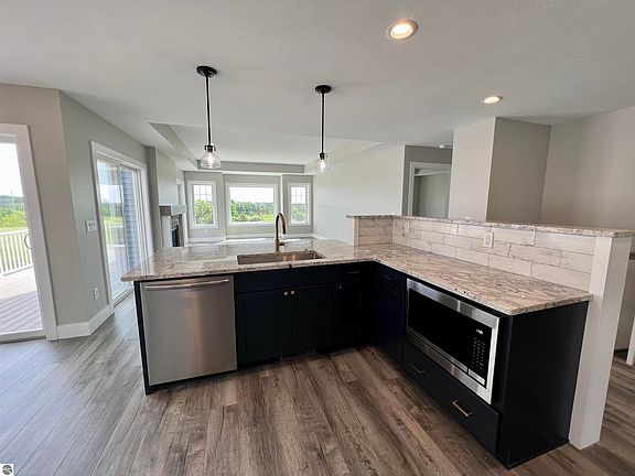 4th image of 2780 W Crown Dr