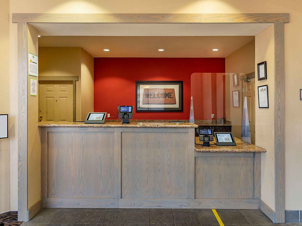 Lobby and Guest Check-in