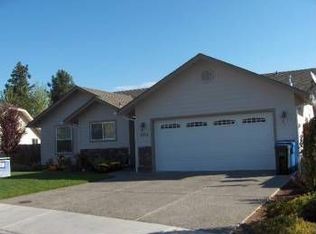 2974 SW Ravenwood Dr, Grants Pass, OR 97527