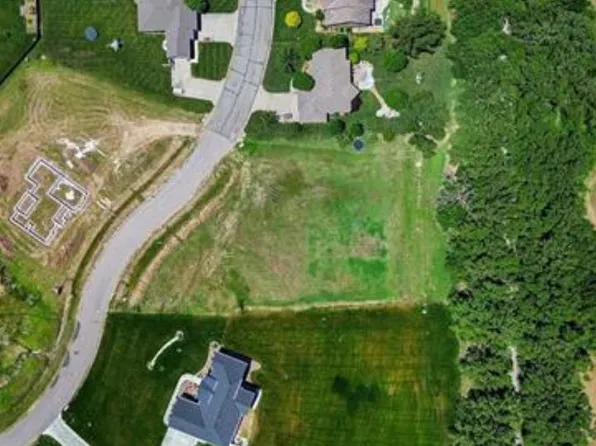 1 Trail Rdg #A, Garden Plain, KS 67050