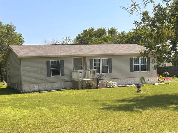 1025 COUNTY ROAD 3821, San Antonio, TX 78253