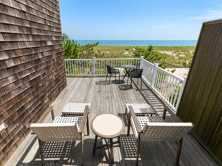 329 Dune Rd — Photo 12