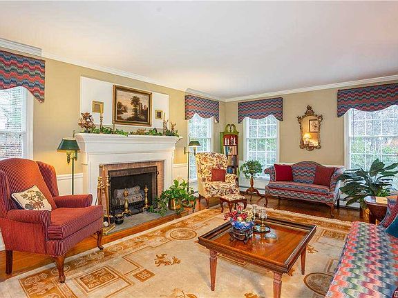 2nd image of 22 Jefferson Landing Cir