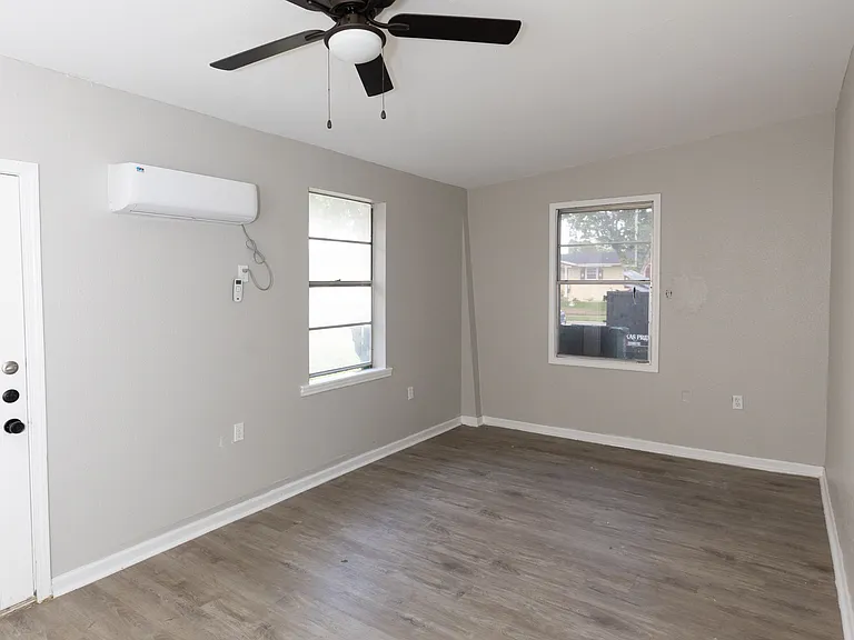 4609 Moravian Dr — Photo 10