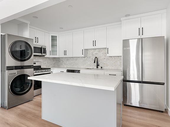 4th image of 19952 Archwood St #1/2