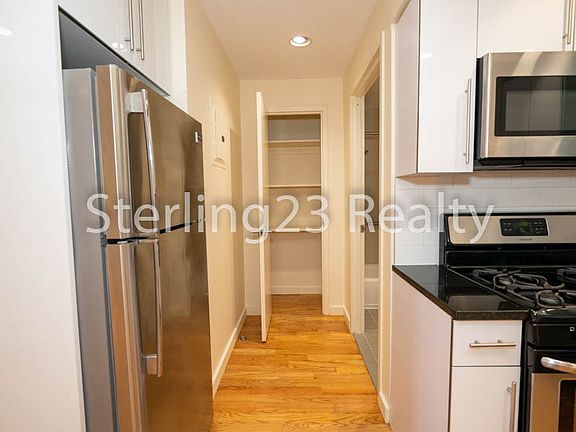 3rd image of 2315 Astoria Blvd #6R