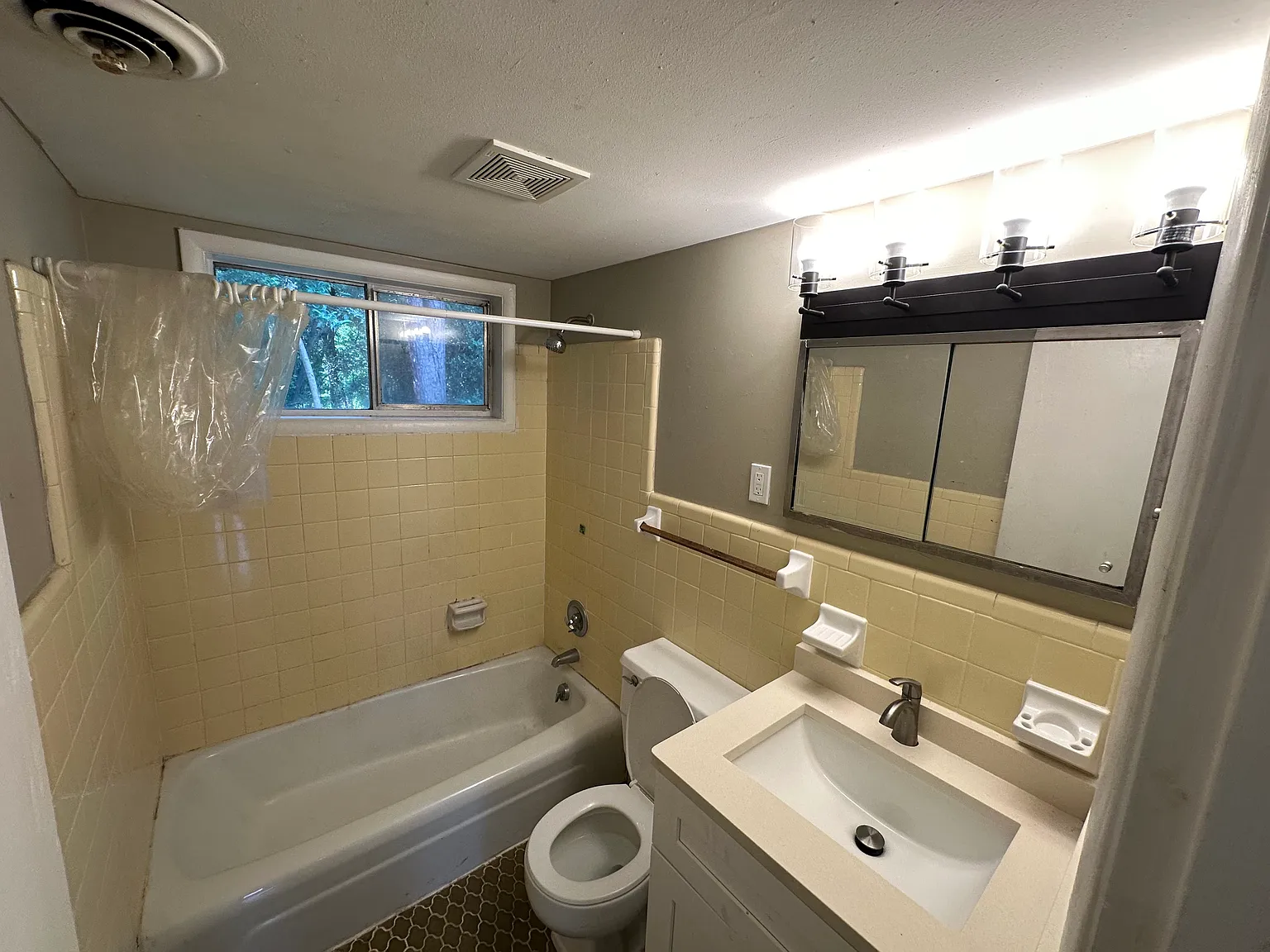 2 bed, 900 sqft, $925 — Photo 4