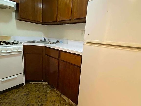 4th image of 125 W 81st St #1A7