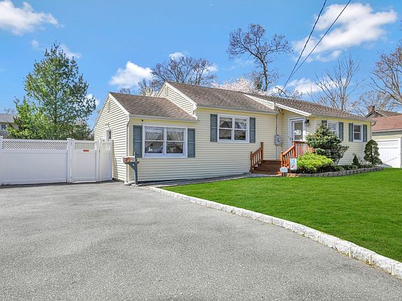 2nd image of 370 Hunter Ave