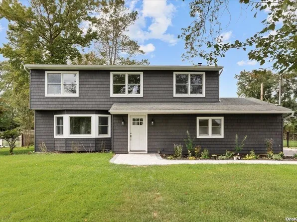 266 Bayview Drive, Oakdale, NY 11769