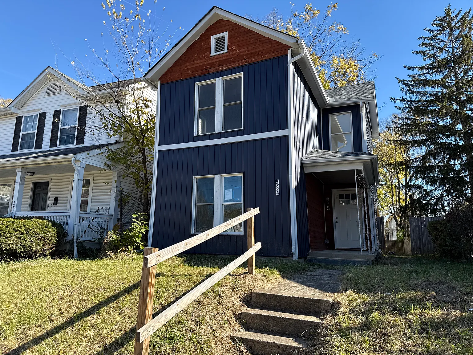 584 Kelton Ave photo 1