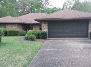 6 Lake Lorraine Cir, Shalimar, FL 32579