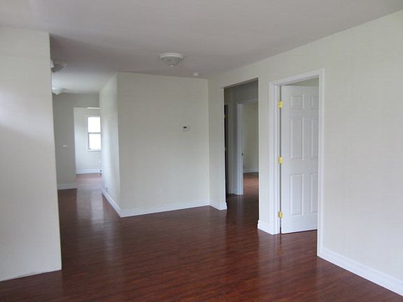 5th image of 105 Bond St