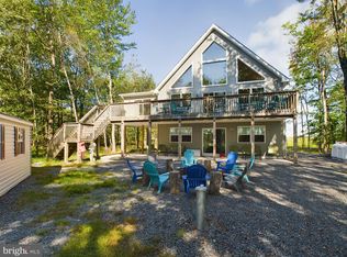 7832 Lake Shore Dr, Pocono Lake, PA 18347