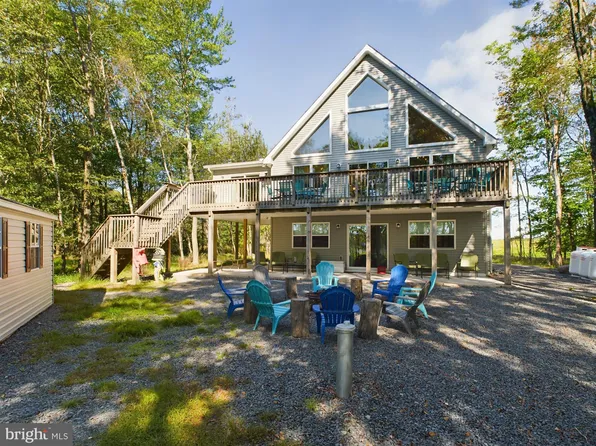 7832 Lake Shore Dr, Pocono Lake, PA 18347
