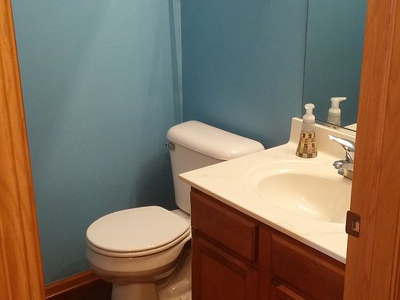 downstairs 1/2 bath