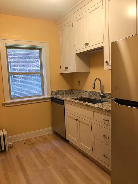 4428 N Oakland Ave — Photo 3