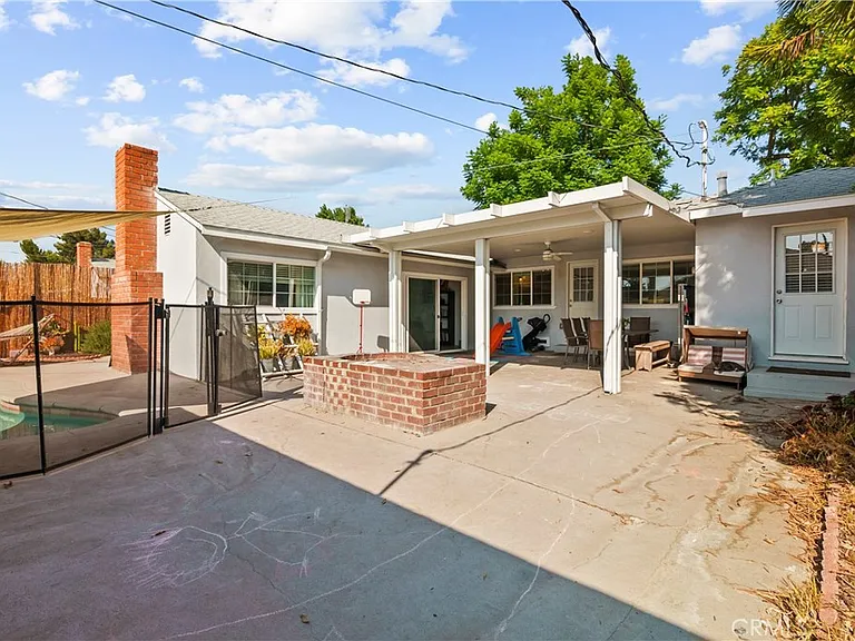 7819 Whitsett Ave N — Photo 26