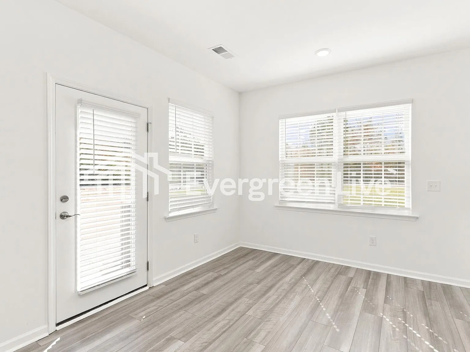 4 bed, 3.0 bath, 2696 sqft, $2,085 — Photo 4