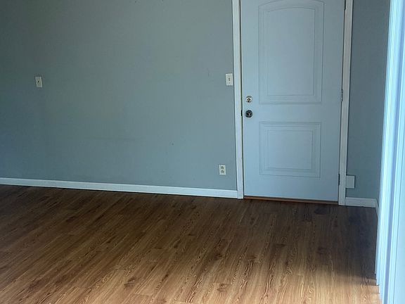 3rd image of 214 E Hillside Dr