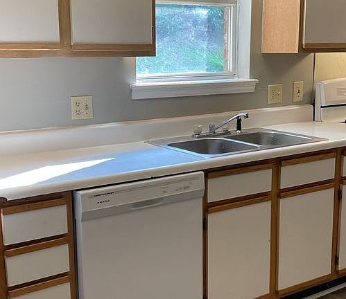 4th image of 504 Shiloh Dr
