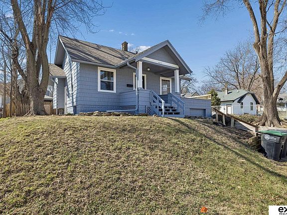 2nd image of 4855 Maple St