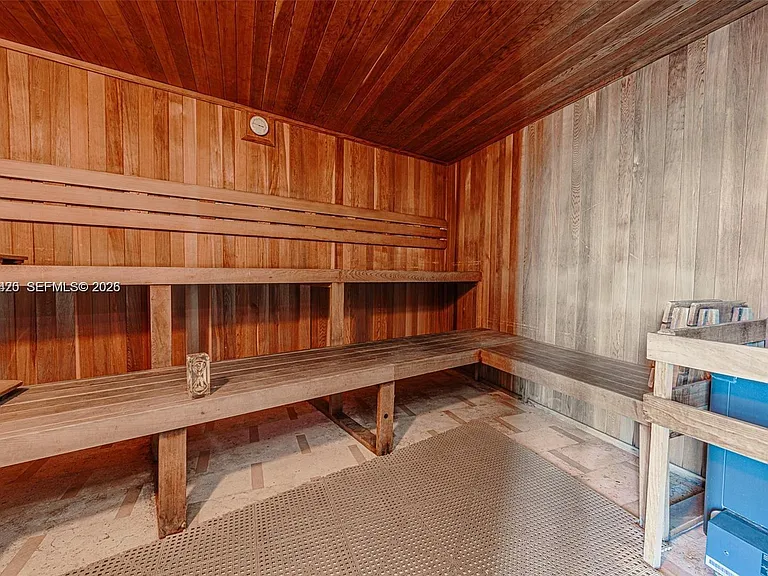 31 SE 5th St #4121 — Photo 25