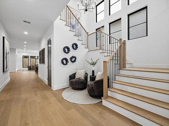 4th image of 1431 Curtin St