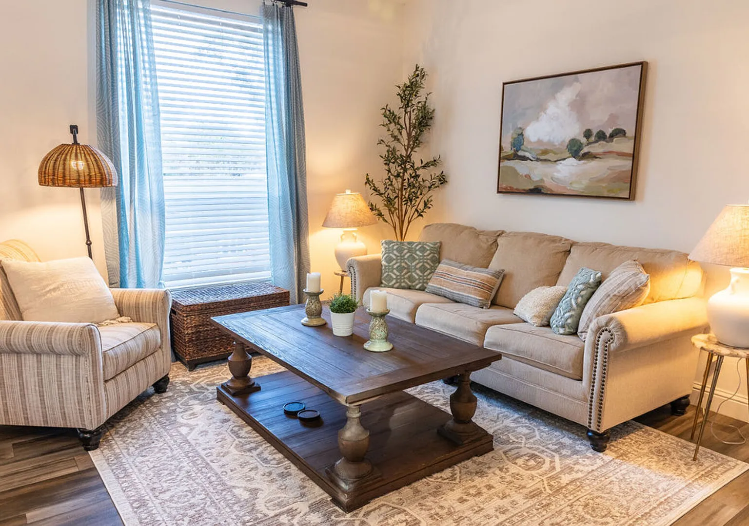 New home in La Mesa, beautiful park like setting — Photo 1