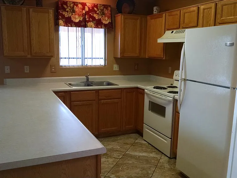 2462 S Perillo Dr — Photo 8