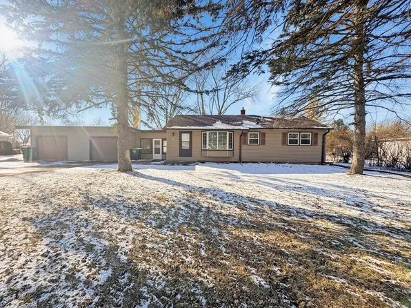 10139 South 11th AVENUE, Oak Creek, WI 53154