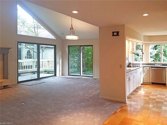 3rd image of 1035 Brook Ln