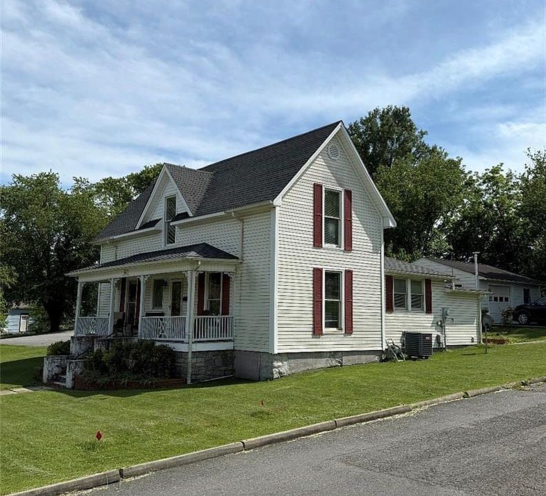 1st image of 302 Spring St