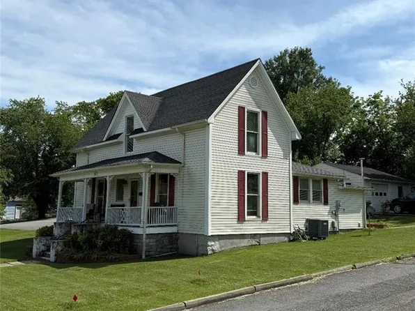 302 Spring St, Mount Airy, NC 27030