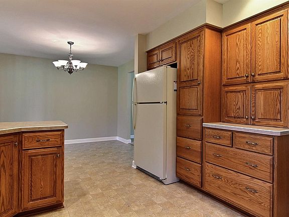 3rd image of 454 Cain Dr